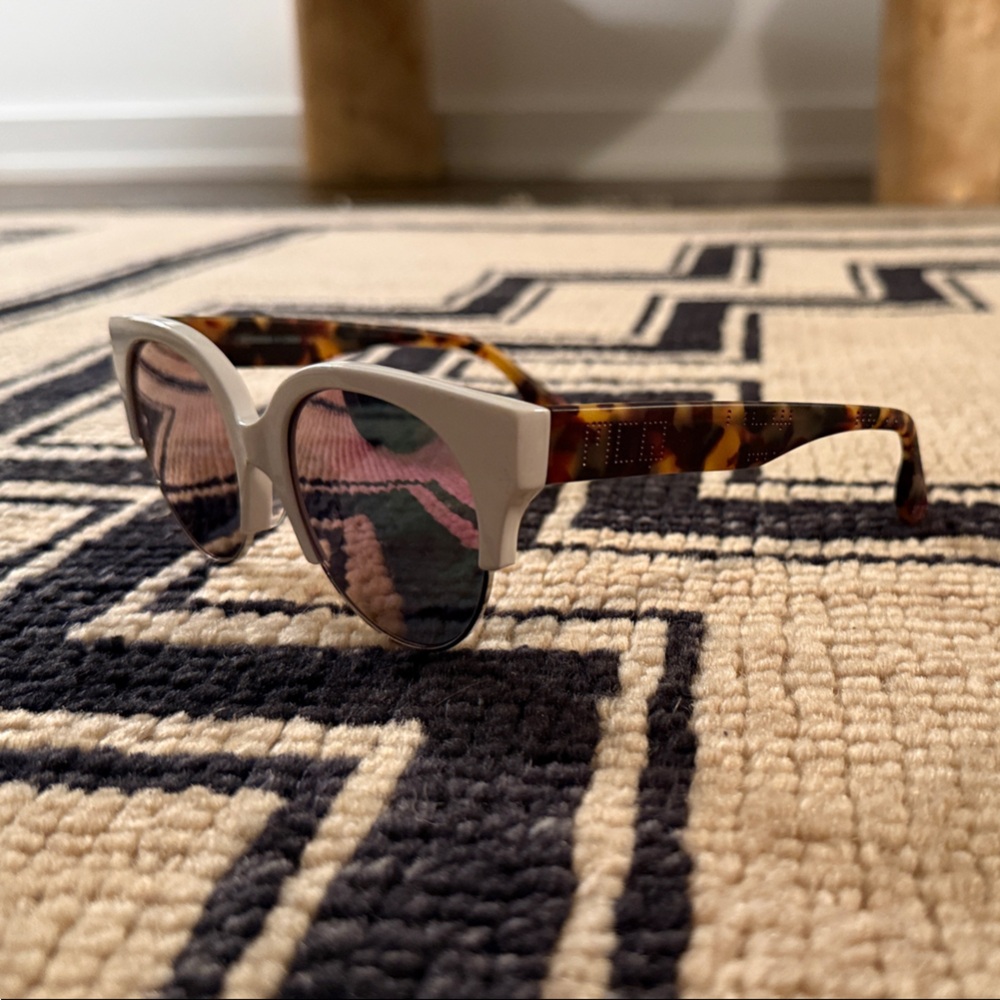 Brand New McQ by Alexander McQueen White and Purple Sunglasses - Picture 5 of 5